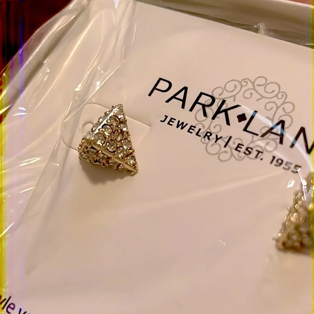 CRYSTAL PYRAMID - Picture 3 of 3